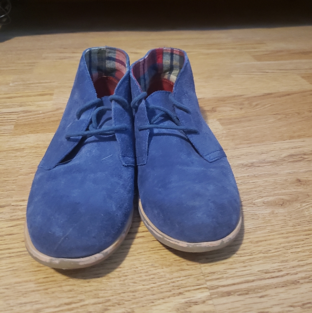 Flat tie up shoes